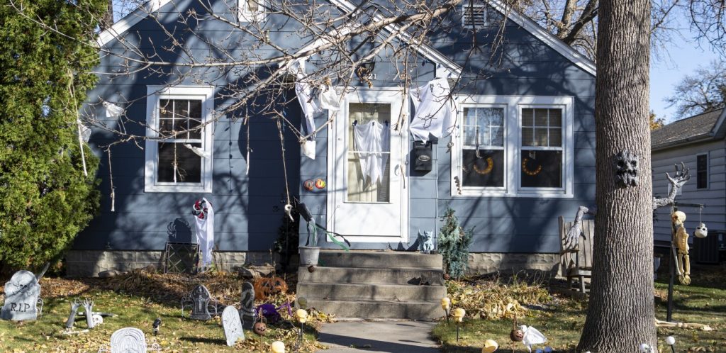 PHOTOS: Spooky home decor ready for Halloween frights – West Central Tribune PHOTOS: Spooky home decor ready for Halloween frights – West Central Tribune