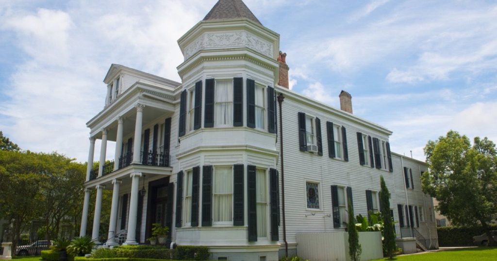 10 Issues To Experience In New Orleans’ Magical Yard District 10 Issues To Experience In New Orleans’ Magical Yard District