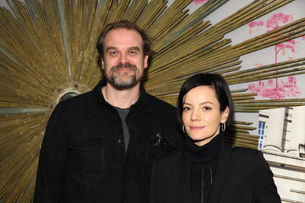 David Harbour defends Lily Allen’s decision to carpet rest room David Harbour defends Lily Allen’s decision to carpet rest room