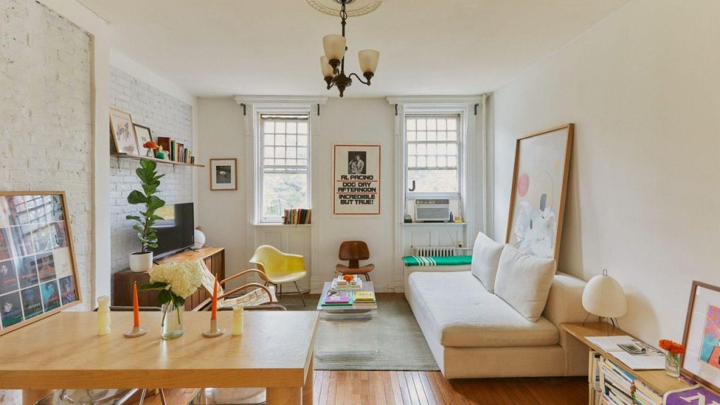 Snoopy and Classic Film Memorabilia Spark Pleasure in This Senior Brand name Creative’s Dwelling Snoopy and Classic Film Memorabilia Spark Pleasure in This Senior Brand name Creative’s Dwelling
