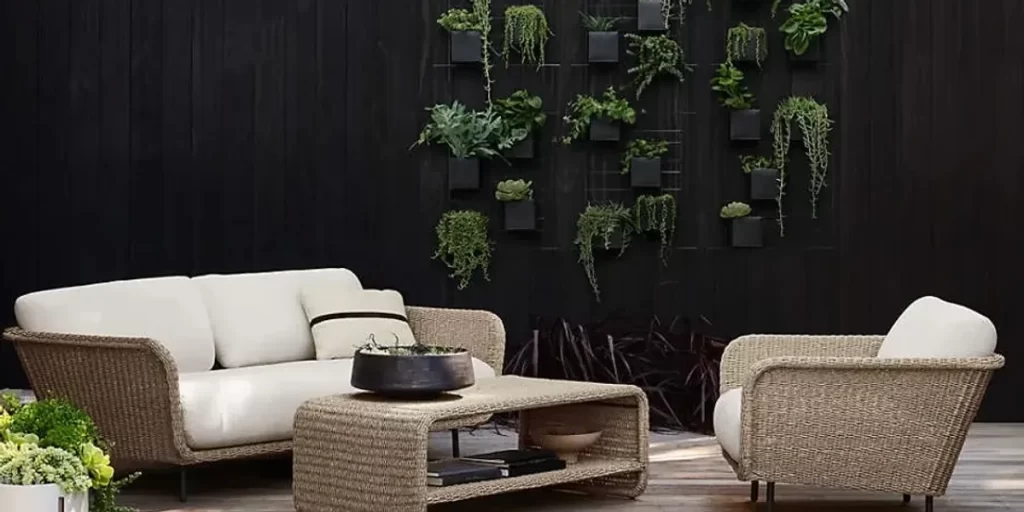 17 Unique Outdoor Wall Decor Ideas For Patio & Porch Hangs
