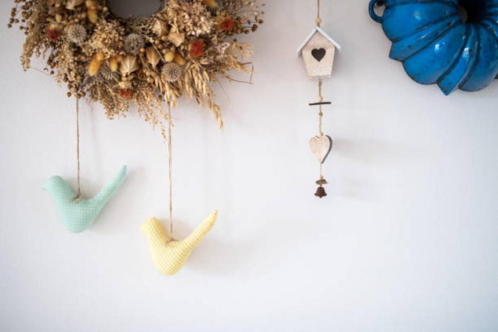 DIY Paper Wall Hangings: Stylish Decor Tips