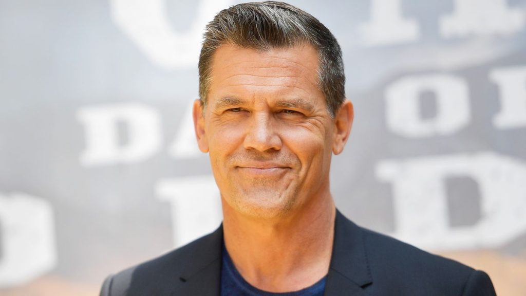 Josh Brolin’s living room has reignited our love for this outdated feature wall trend |
