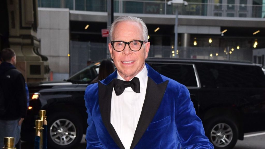 Tommy Hilfiger’s bedroom uses art as interior inspiration | Tommy Hilfiger’s bedroom uses art as interior inspiration |